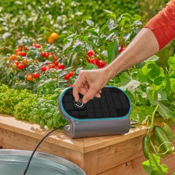Load image into Gallery viewer, Gardena aquabloom set l voor bewatering op zonne-energie besproeiingscomputer (grijs turquoise, automatisch besproeiingssysteem, accu inbegrepen)
