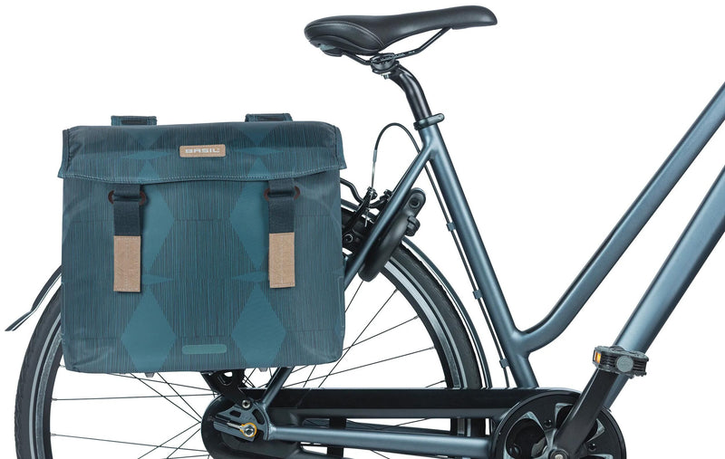 Load image into Gallery viewer, Basil Elegance dubbele fietstas, blauw, gerecycled PET, gevoerd, waterkerende sluiting, Universal Bridge, 40-49L
