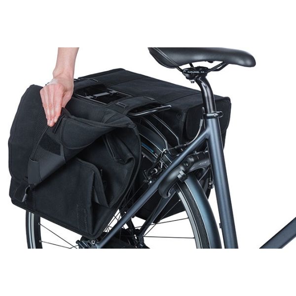 Load image into Gallery viewer, Basil Kavan Eco Classic 46L Dubbele Fietstas Zwart
