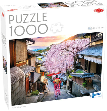 Tactic woman walking in kyoto – puzzel – 1000 stukjes – traditioneel japanse straat – sfeervolle sakura bloesem – hoogwaardige scandinavische kwaliteit