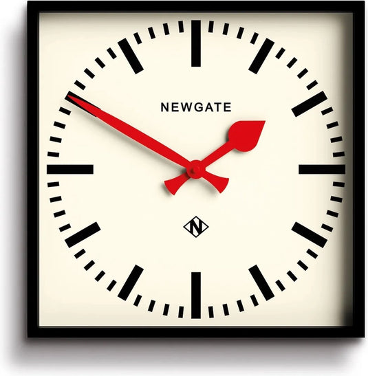 Newgate number five wandklok rood 33cm