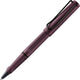 Lamy safari scarlet rollerbalpen | ergonomische grip | schrijfdikte m | behuizing van robuust asa-kunststof | inclusief rollerpenvulling m 63 blauw