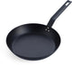 Bk solid steel bbq koekenpan 26cm - plaatstaal - carbon staal - gietijzer handgreep - ovengeschikt tot 230°c - barbecue - handwas - bbq set