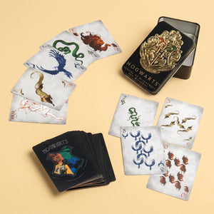 Paladone harry potter hogwarts house speelkaarten in blik - officieel gelicentieerde wizarding world merchandise, kaartspel met hufflepuff, ravenclaw, gryffindor slytherin, 54 kaarten -