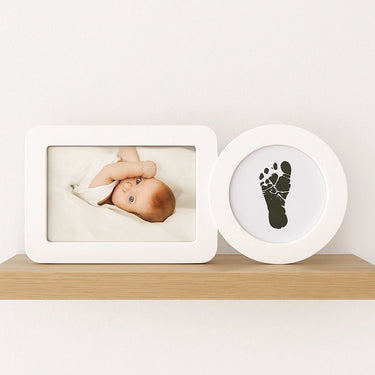 Happy hands - baby hand- voetafdruk lijst zonder inkt – inkless photo frame met foto-vak – inclusief inkless pad – veilig schoon voor pasgeborenen – wit modern design 30×13×3 cm – perfect kraamcadeau