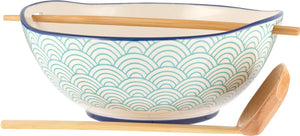Typhoon world foods noedelsoep kom uit aardewerk met lepel en eetstokje uit bamboo