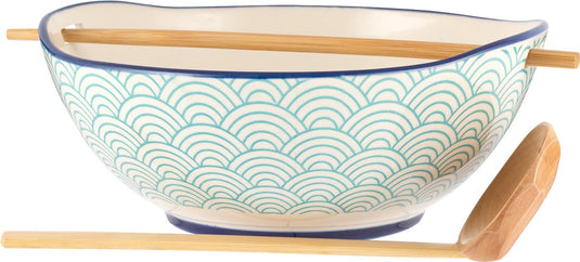 Typhoon world foods noedelsoep kom uit aardewerk met lepel en eetstokje uit bamboo