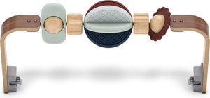 Uppababy - speelboog wonder wheel voor mira - wipstoel - walnoot houten beugel met kleurrijke houten vormen met textuur