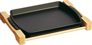 Staub gietijzeren ovenschaal - in houten houder - 33 x 23 cm - zwart