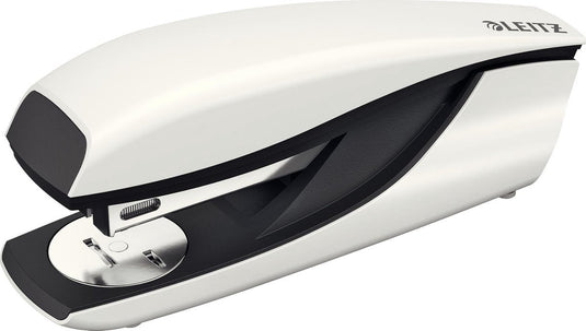 Leitz wow bureau nietmachine - nietapaciteit van 30 vel - inclusief nietjes - wit