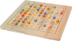 Koopman houten bordspel sudoku denkspel met gekleurde balletjes puzzel.