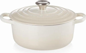 Le creuset braadpan signature meringue – ø 24 cm 4,2 liter – klassieke ronde braadpan van gietijzer – geschikt voor alle warmtebronnen – emaille coating in subtiele meringue tint – voor stoven, braden en tafelpresentatie