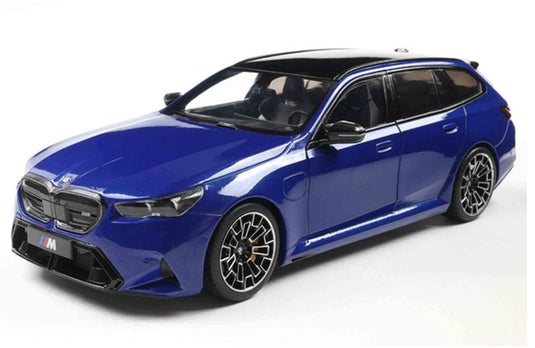 Solido bmw m5 touring (g99) '24, blauw metallic (marina bay blue) schaal 1:18