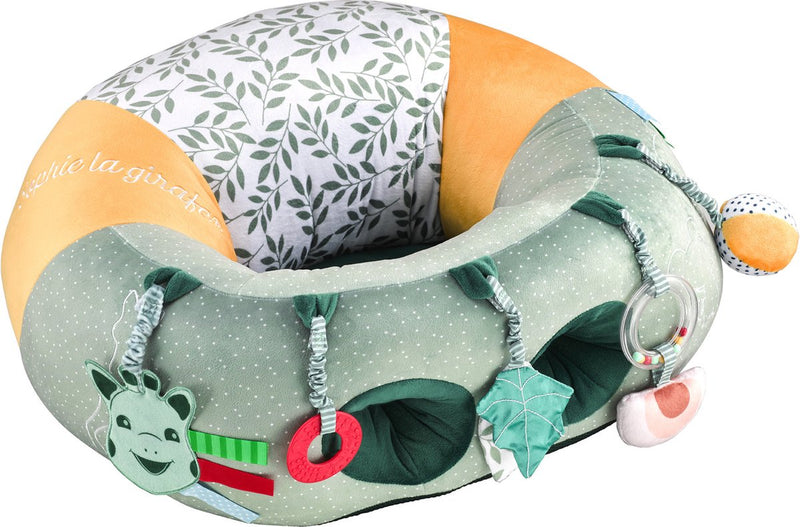 Afbeelding laden in galerijviewer, Sophie de giraf baby seat play - babystoel met activiteiten - baby speelgoed - kraamcadeau - babyshower cadeau - vanaf 3 maanden - 27 x 55 x 50 cm
