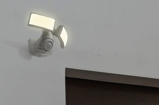 Lutec arc - led wandlamp voor buiten met sensor - pir bewegingssensor - dag nacht sensor - 1200lm krachtige schijnwerper - 5000k helder licht - ip54 extra weerbestendig - wit