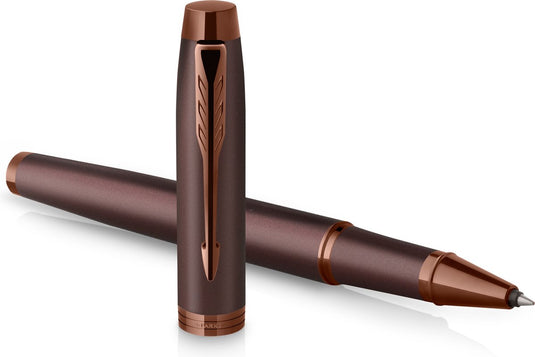 Parker im monochrome rollerballpen | zwarte inkt | bordeauxrode afwerking en details | fijne punt | met geschenkdoos