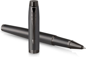 Parker im monochrome rollerballpen | zwarte inkt | gunmetal afwerking en details | fijne punt | geschenkverpakking