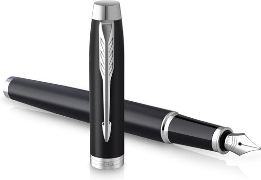Parker im-vulpen | matzwart met chromen afwerking | medium punt met blauw inktpatroon | geschenkverpakking