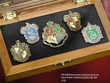 The noble collection hogwarts house pinnen
