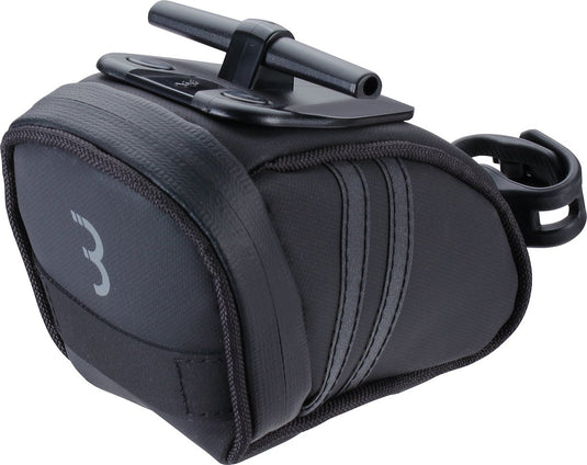 Bbb cycling curvepack reflect zadeltas fiets - racefiets tas tarpaulin - reflecterend tasje - zwart - maat s - bsb-13s