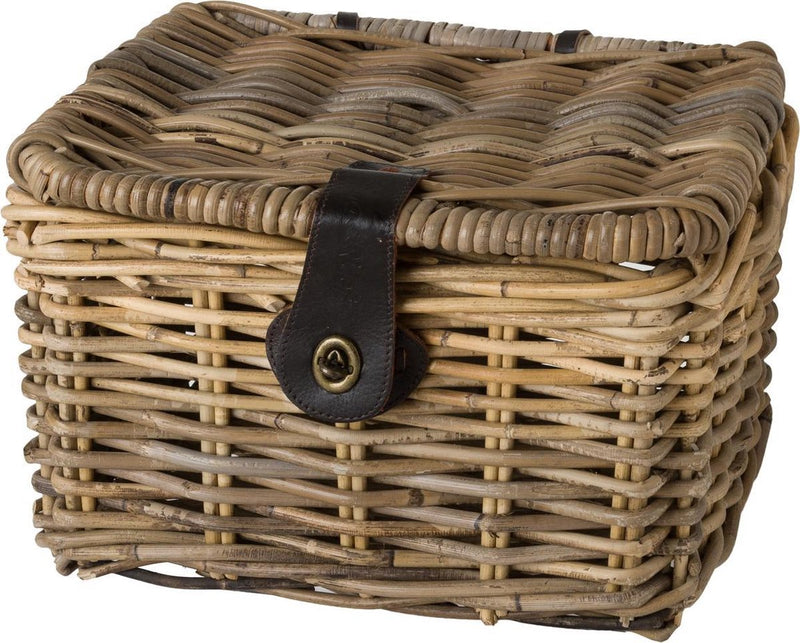 Afbeelding laden in galerijviewer, Fastrider sera rotan fietsmand - naturel - 8l - handgemaakt - met klep

