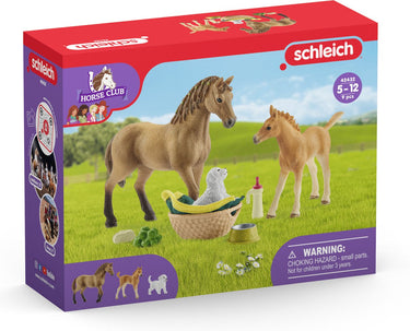 Schleich horse club speelfigurenset - sarah zorgt voor de jonge dieren - kinderspeelgoed voor jongens en meisjes - 5 tot 12 jaar - 9 onderdelen - 42432