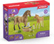 Schleich horse club speelfigurenset - sarah zorgt voor de jonge dieren - kinderspeelgoed voor jongens en meisjes - 5 tot 12 jaar - 9 onderdelen - 42432