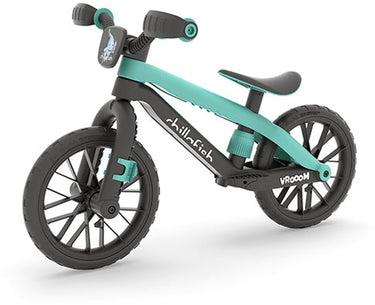 Chillafish loopfiets 2 jaar met moto geluid - blauw groen - lichtgewicht loopfiets jongens en meisjes tot 5 jaar met voetsteun, voetrem en verstelbaar zadel - met 12 rubberskin banden voor extra grip - geen batterijen nodig - model bmxie vroom