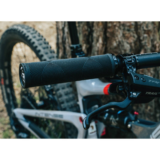 Lizard Skins Lizard skins strata single lock-on handvaten jet black