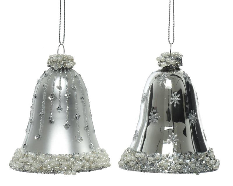 Cargue la imagen en el visor de la galería, Decoris glazen kerstornamenten in vorm van gedecoreerde klokjes dia 6.5cm x 8 cm zilver
