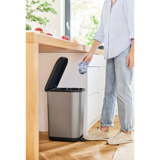 Load image into Gallery viewer, Rotho ribo pedaalemmer 35l zilver metallic antraciet
