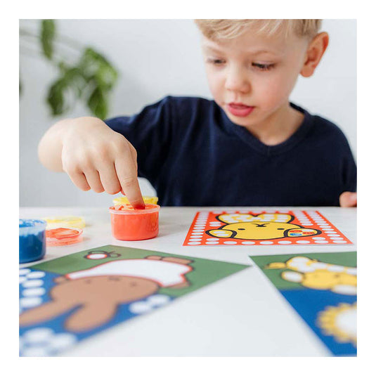 Creative craft group creatief met vingerverf nijntje