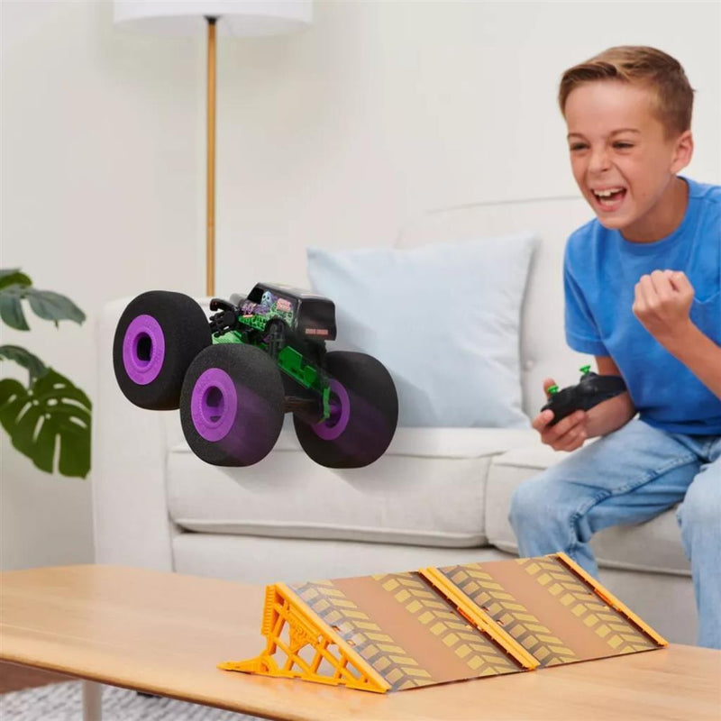 Load image into Gallery viewer, Monster Jam Monster Jam RC Grave Digger Ramp Champ 1:16
