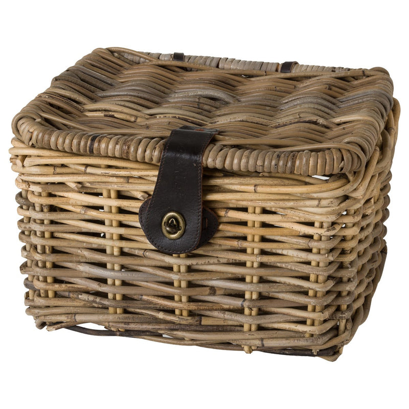 Afbeelding laden in galerijviewer, Fastrider sera rotan fietsmand - naturel - 8l - handgemaakt - met klep
