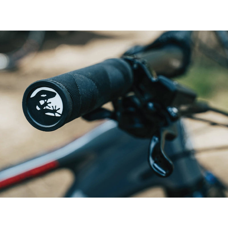 Load image into Gallery viewer, Lizard Skins Lizard skins strata single lock-on handvaten jet black
