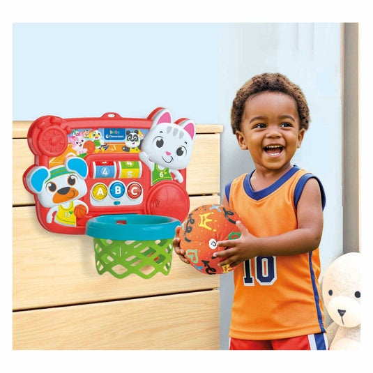 Clementoni baby richt en schiet basketbal