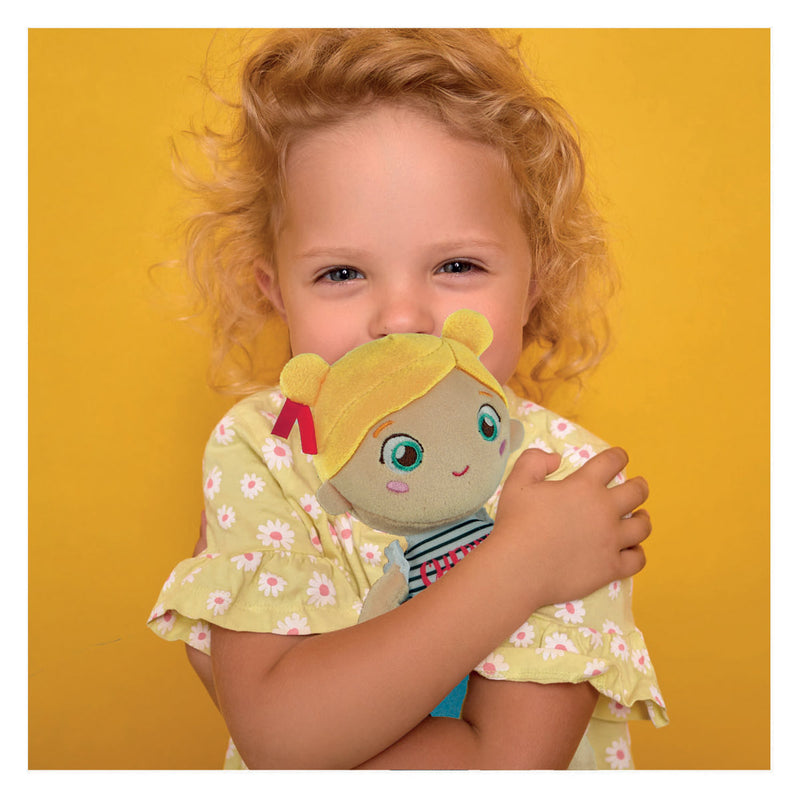 Afbeelding laden in galerijviewer, Clementoni zachte knuffelpop cherry terry - knuffel en pop voor baby en peuter - zacht kraamcadeau - wasbaar poppen speelgoed voor de allerkleinsten
