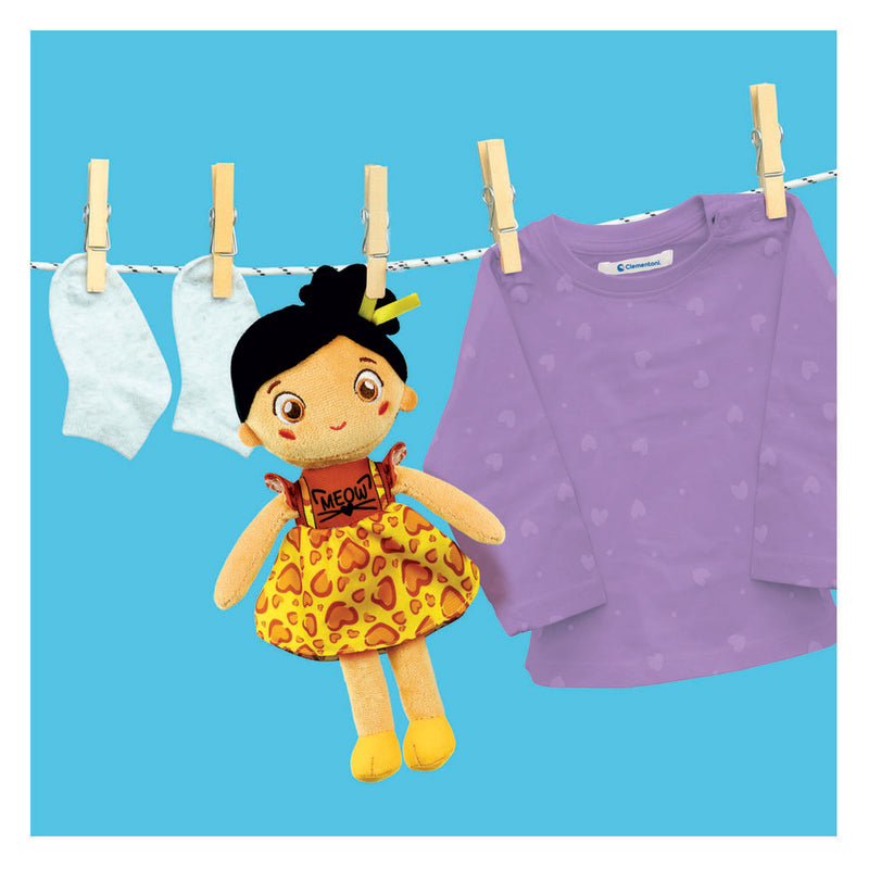 Afbeelding laden in galerijviewer, Clementoni zachte knuffelpop kitty kate - knuffel en pop voor baby en peuter - zacht kraamcadeau - wasbaar poppen speelgoed voor de allerkleinsten
