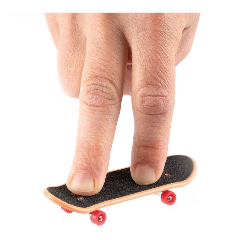 Load image into Gallery viewer, Toi-toys skate vinger skateboard met extra wielen
