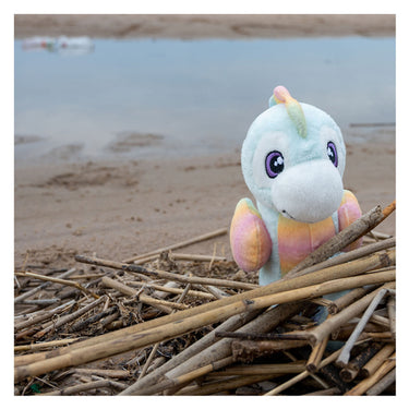 Tactic save the sea zeepaard matilda –duurzame knuffel 20x10x5 cm– gemaakt van 4-7 gerecyclede pet flessen – inclusief adoptiecertificaat – educatief speelgoed vanaf 0 jaar – ecologisch pluche – 100% recyclebaar – bescherm de zee – met gratis app