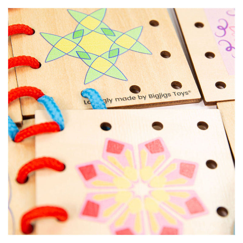 Load image into Gallery viewer, Bigjigs Houten Rijgpuzzel Tegels Vormen, 22dlg.
