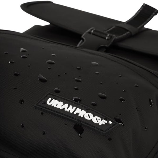 Urbanproof urban proof cargo backpack rugtas 20l zwart recycled