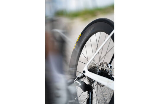 Cargue la imagen en el visor de la galería, Goodyear - eagle f1 rs tlr 700x30c
