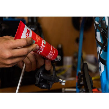 Cyclon Assembly Paste tube 150 ml (in blisterverpakking)