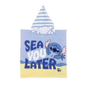 Handdoek poncho stitch op het strand