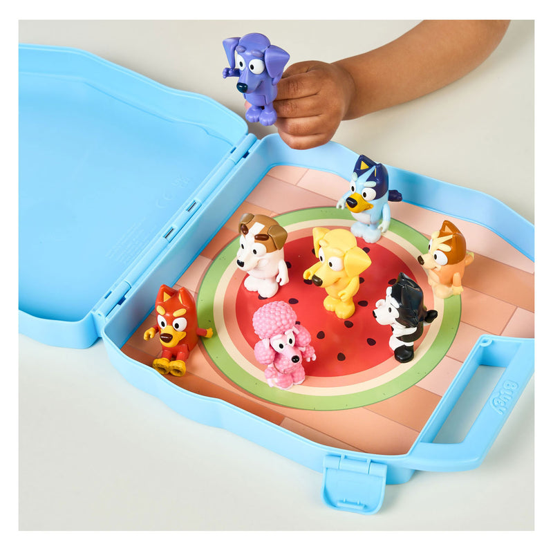 Afbeelding laden in galerijviewer, Moose toys bluey play go koffer met 8 speelfiguren
