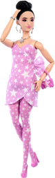 Barbie deluxe stijl - roze denim jurk met sterrenprint en zwart haar - modepop