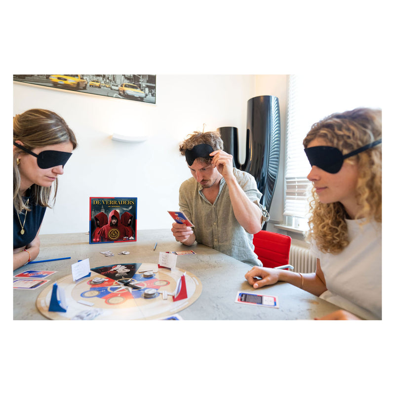 Afbeelding laden in galerijviewer, Identity games de verraders het bordspel - gebaseerd op het tv-programma - speel als verrader of bondgenoot
