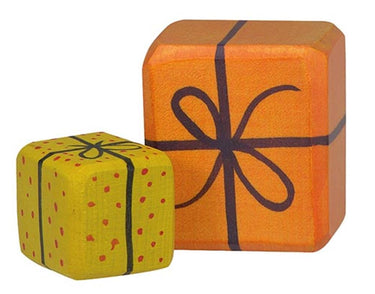 Holztiger 2 cadeautjes. 8 cm.