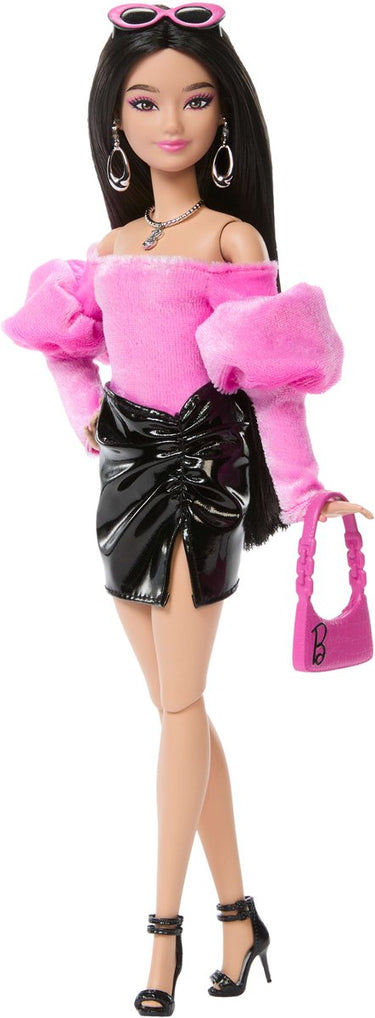 Barbie luxe stijl pop 13 in roze core top met glanzende minirok en zwart haar, modepop, vrouw, 4 jaar, meisjes, 323,9 mm, meerkleurig